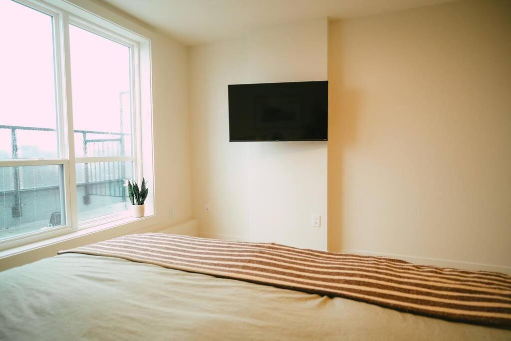 Chic Cozy Retreat - 2Br - Stunning North End Views Appartement Halifax Buitenkant foto