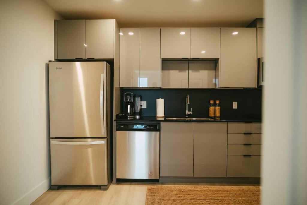 Chic Cozy Retreat - 2Br - Stunning North End Views Appartement Halifax Buitenkant foto